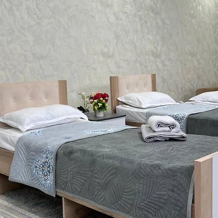 Asel Guest House Karakol Ngoại thất bức ảnh