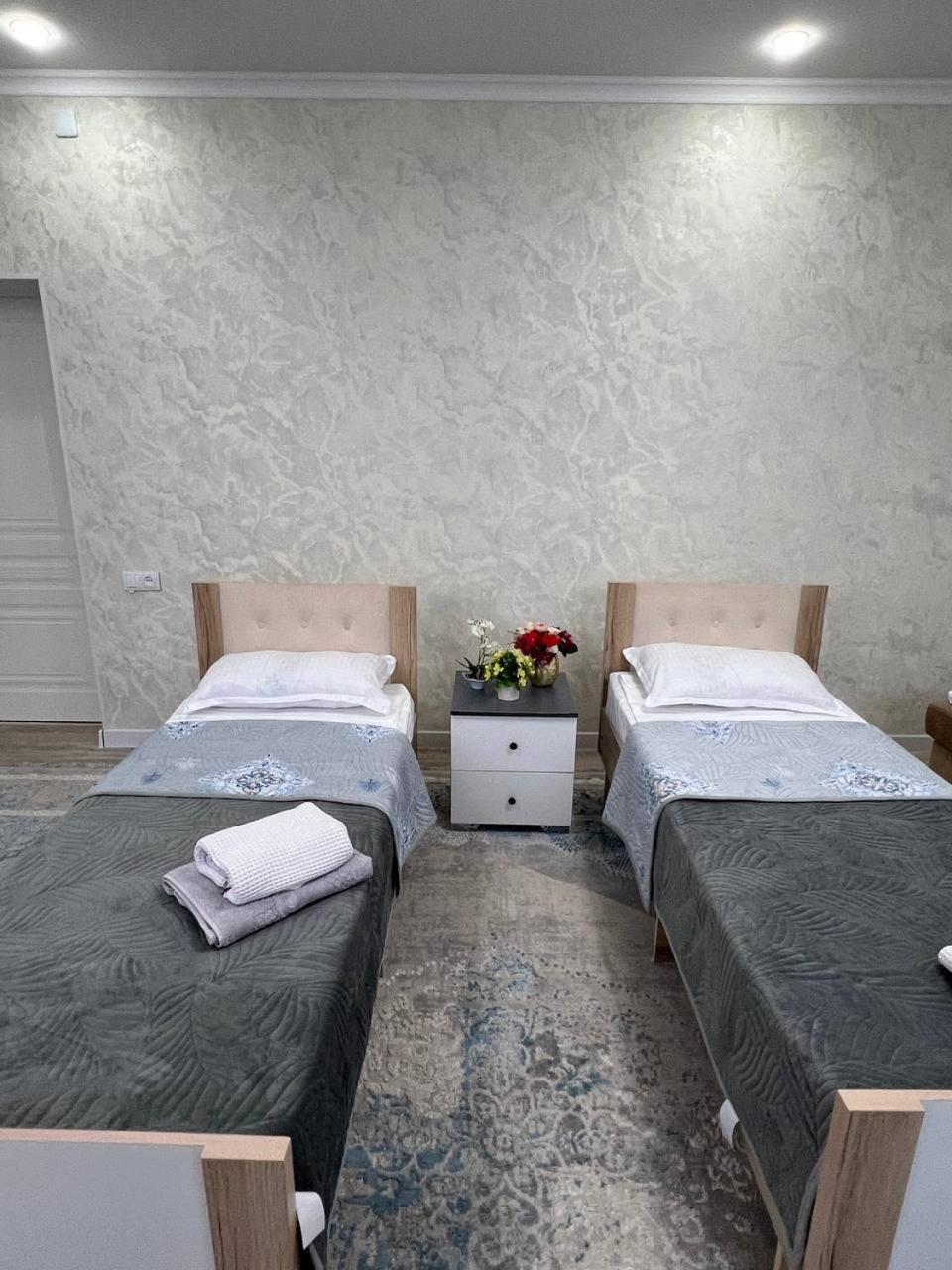 Asel Guest House Karakol Ngoại thất bức ảnh